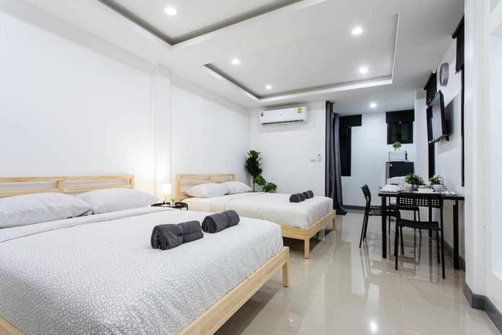 P2 Silom Large 2Beds Full Kitchen Wifi 4-6Pax Apartamento Banguecoque Exterior foto