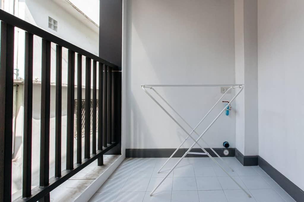 P2 Silom Large 2Beds Full Kitchen Wifi 4-6Pax Apartamento Banguecoque Exterior foto